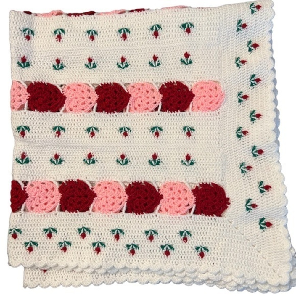 Sweet vintage crocheted white pink & red lap blanket w/ hearts & roses baby